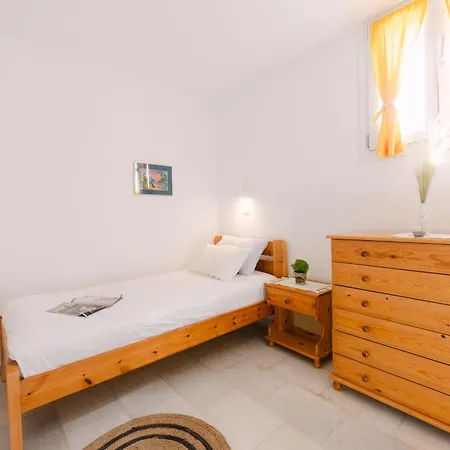 Perama Apartment *