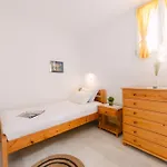Perama Apartamento *